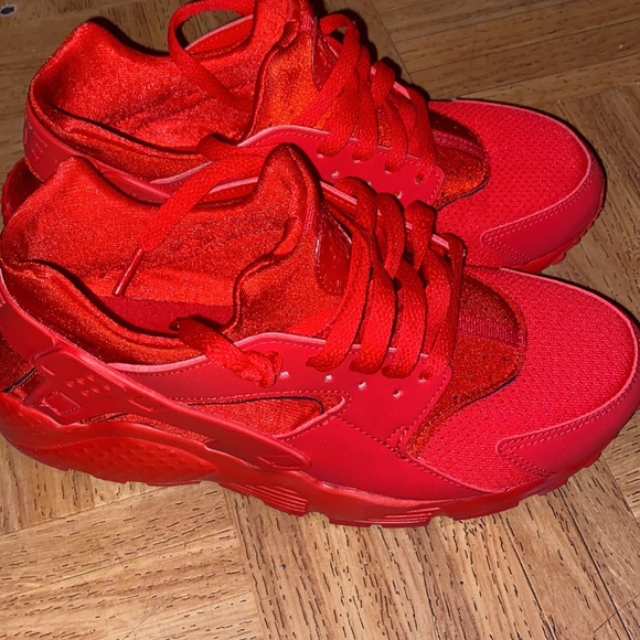 Brad new hauraches only wearer once ! Size 7 youth - Picture 4 of 4